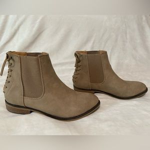 City Classified Boots. Beige/Tan & Lightly Worn. Size 7 1/2